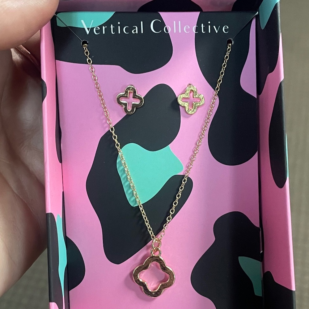 Callin Clover Gold-Plated Necklace & Earrings Set - Vertical Collective
